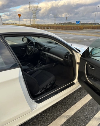 BMW Seria 1 cena 22500 przebieg: 211000, rok produkcji 2011 z Miłosław małe 301